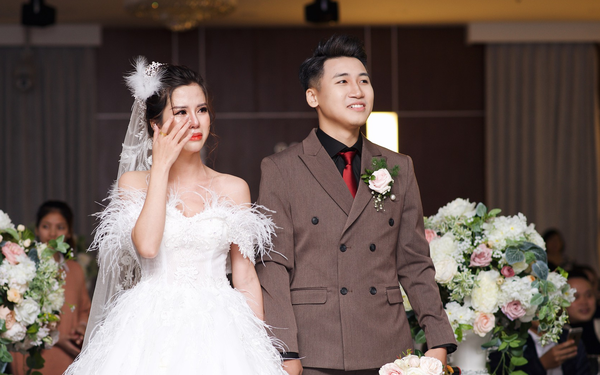 Cuộc sống khác biệt của Huy Cung và vợ cũ hậu ly hôn trước tin đồn anh xuống tóc vì biến cố hôn nhân- Ảnh 1.