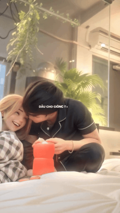 Mối tình "chị ơi, anh em yêu em" bí ẩn hiện tại: Idol mạng 13,6 triệu fan tung clip hôn say đắm, 2 chàng trai cùng bị gọi tên - Ảnh 1. Mối tình "chị ơi, anh em yêu em" bí ẩn hiện tại: Idol mạng 13,6 triệu fan tung clip hôn say đắm, 2 chàng trai cùng bị gọi tên - Ảnh 1.