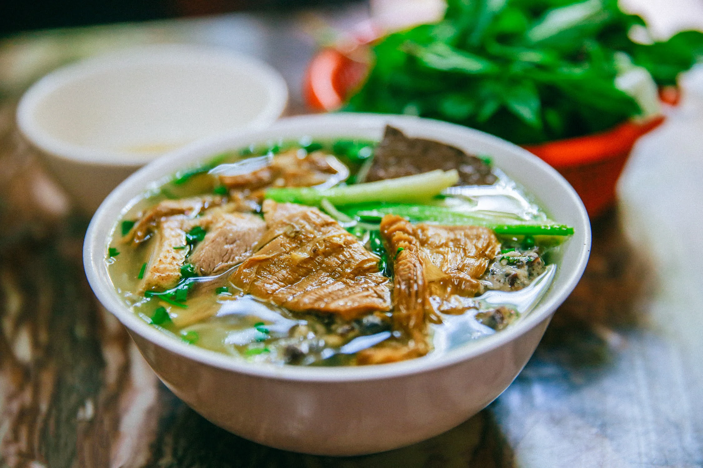 Bún ngan Nhàn nổi tiếng phố cổ Hà Nội mắng khách gây tranh cãi Bún ngan Nhàn nổi tiếng phố cổ Hà Nội mắng khách gây tranh cãi