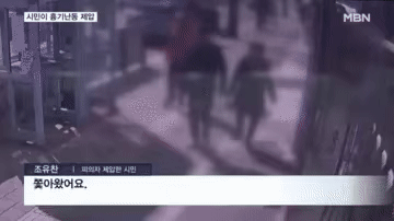 &quot;Anh hùng bán trái cây&quot; gây chấn động Hàn Quốc: Hạ gục kẻ tấn công dao trong nháy mắt, camera ghi lại diễn biến như phim - Ảnh 3.