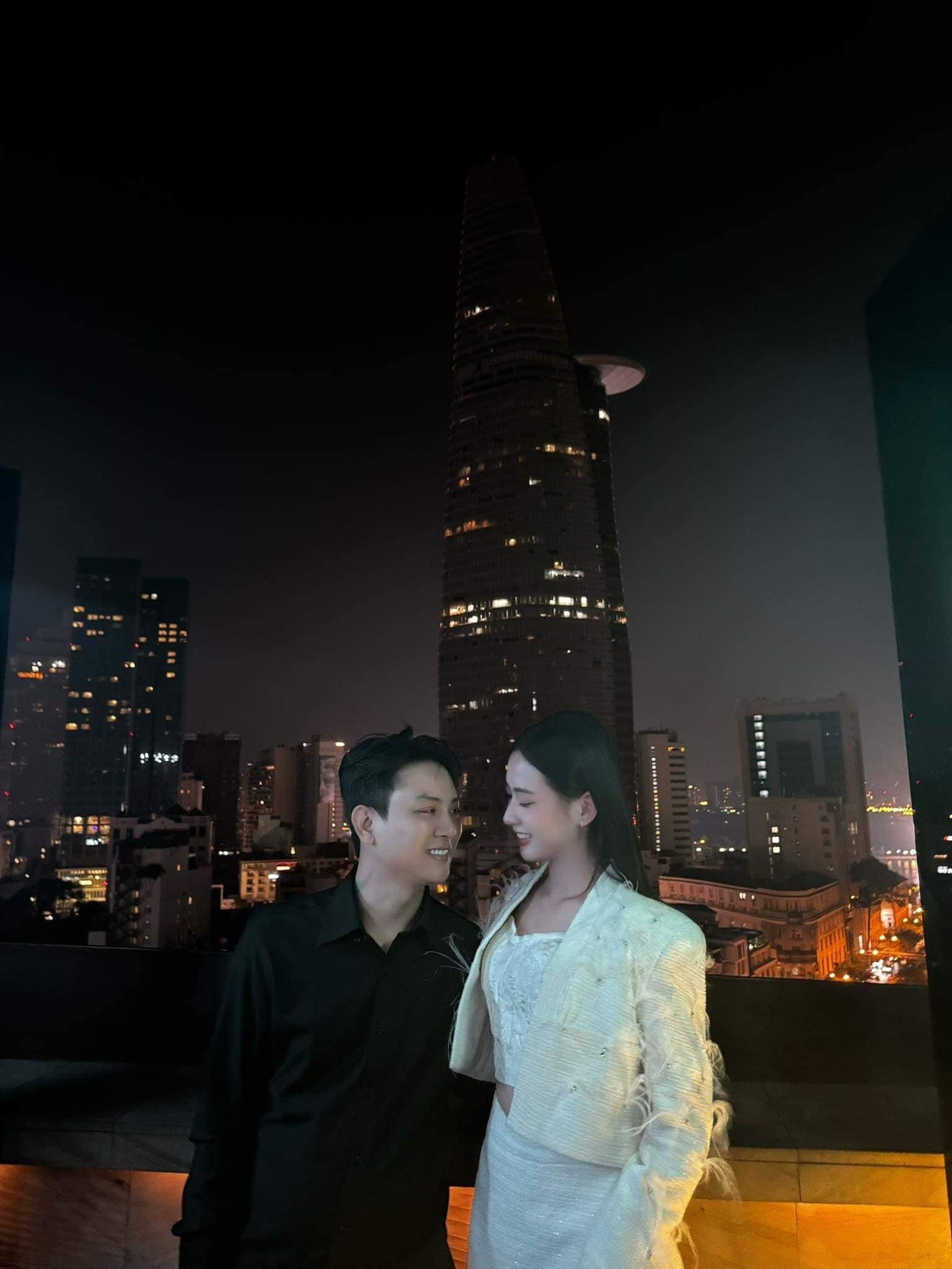 Mối tình của Hoài Lâm và bạn gái kém 8 tuổi - Ảnh 2. Mối tình của Hoài Lâm và bạn gái kém 8 tuổi - Ảnh 2.