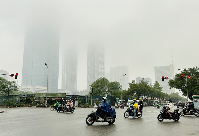 Từ đêm nay, miền Bắc chuyển nồm ẩm kéo dài - Ảnh 1. Từ đêm nay, miền Bắc chuyển nồm ẩm kéo dài - Ảnh 1.