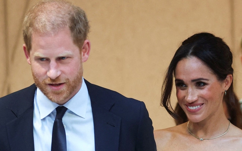 Harry và Meghan thuê chuyên gia PR có trụ sở tại Vương quốc Anh để chuẩn bị cho &quot;dự án bí ẩn&quot;- Ảnh 2.