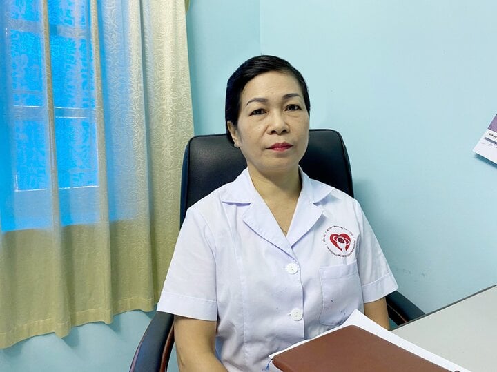 Uống rượu từ năm 15 tuổi, nam thanh niên phải khám tâm thần - Ảnh 2. Uống rượu từ năm 15 tuổi, nam thanh niên phải khám tâm thần - Ảnh 2.
