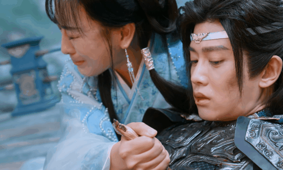 Sao nữ bị chê không đủ đẹp để đóng mỹ nhân, tạo hình phá nát nguyên tác khiến fan nổi giận - Ảnh 3. Sao nữ bị chê không đủ đẹp để đóng mỹ nhân, tạo hình phá nát nguyên tác khiến fan nổi giận - Ảnh 3.