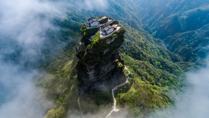 Chùa cổ tọa lạc trên đỉnh núi 2.500 mét ở Trung Quốc, được ví như tiên cảnh hạ giới - Ảnh 2.