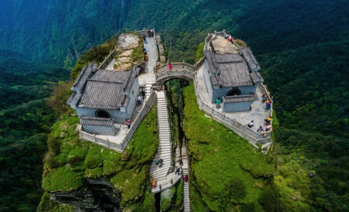 Chùa cổ tọa lạc trên đỉnh núi 2.500 mét ở Trung Quốc, được ví như tiên cảnh hạ giới - Ảnh 3.