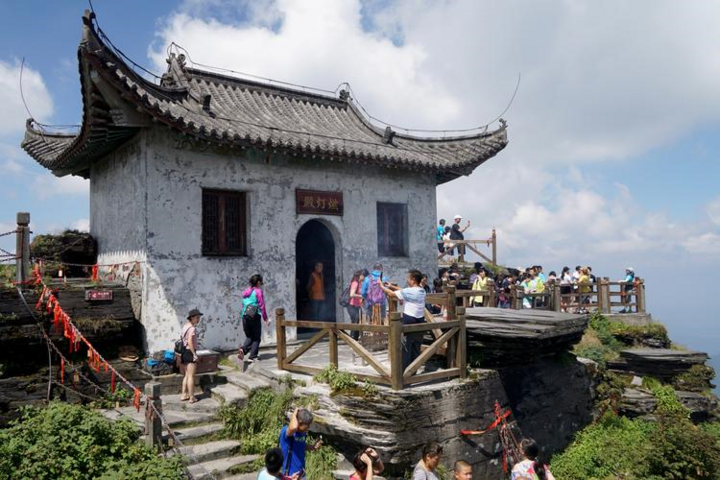 Chùa cổ tọa lạc trên đỉnh núi 2.500 mét ở Trung Quốc, được ví như tiên cảnh hạ giới - Ảnh 5.