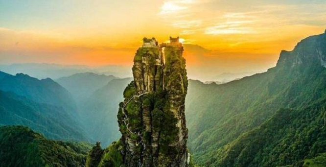Chùa cổ tọa lạc trên đỉnh núi 2.500 mét ở Trung Quốc, được ví như tiên cảnh hạ giới - Ảnh 9.
