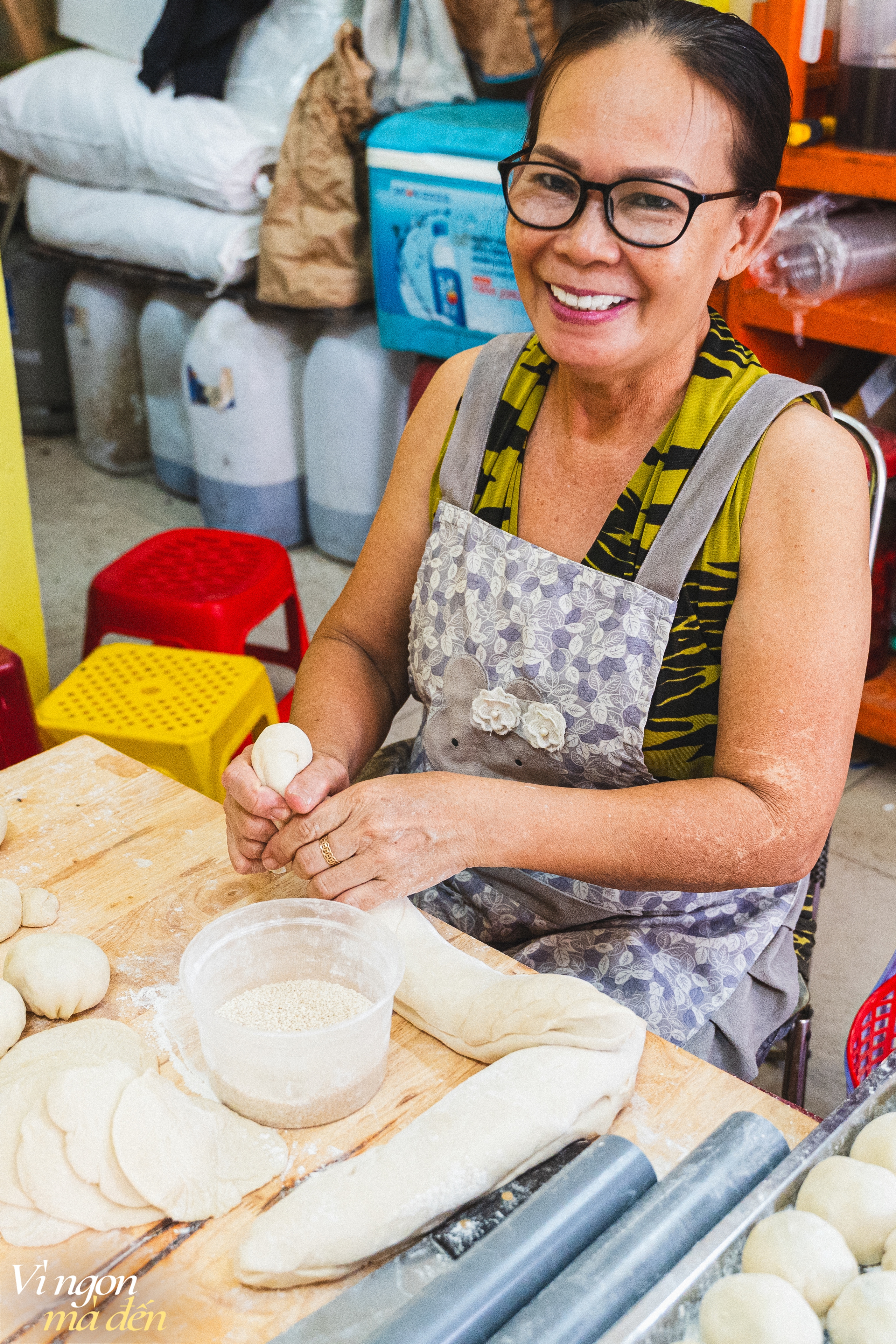 Tiệm bánh bao chiên bằng dầu dừa ngày bán gần 3.000 cái, con gái nối nghiệp làm thêm nhiều món... bắt trend - Ảnh 4.