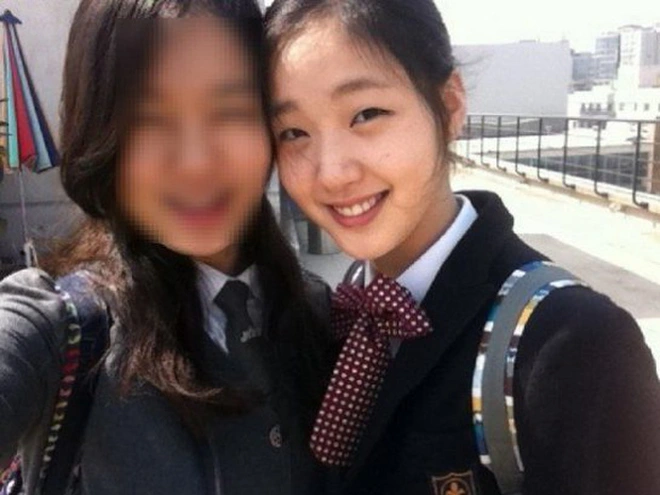 Thời đi học của 2 diễn viên trong bom tấn hot nhất: Nam thần từng trượt đại học, Go Eun như 