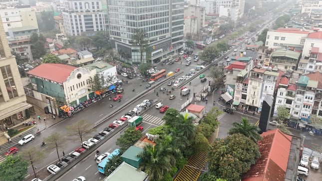 Cận cảnh đoạn đê sông Hồng chuẩn bị được Hà Nội làm hầm đường bộ - Ảnh 3.