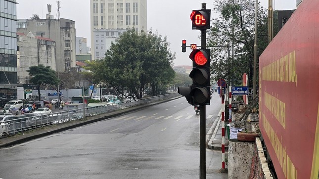 Cận cảnh đoạn đê sông Hồng chuẩn bị được Hà Nội làm hầm đường bộ - Ảnh 7.