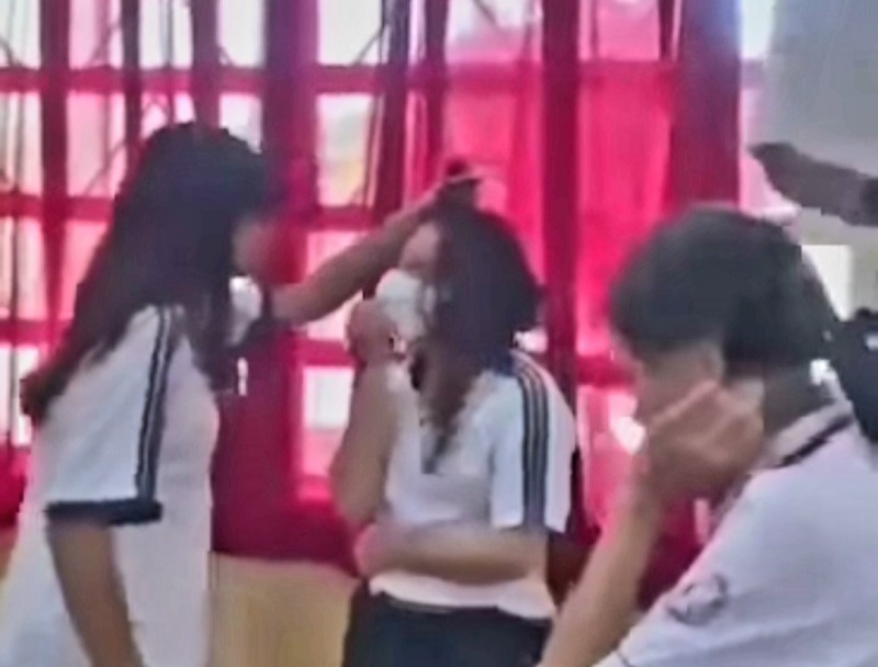 Vụ nữ sinh Sóc Trăng bị bạn tát liên tiếp vào mặt: Vì làm hỏng thỏi son - Ảnh 1. Vụ nữ sinh Sóc Trăng bị bạn tát liên tiếp vào mặt: Vì làm hỏng thỏi son - Ảnh 1.