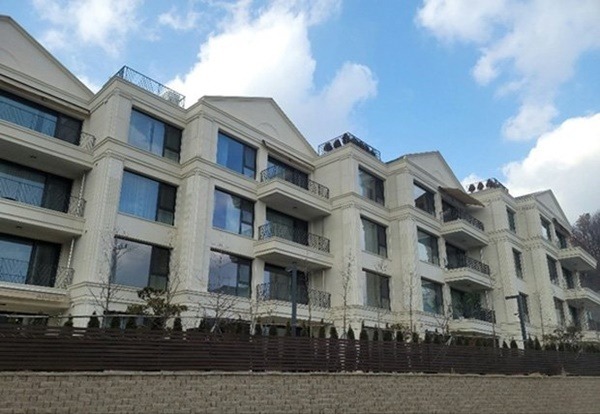Soi căn biệt thự nằm trong khu nhà giàu của Han So Hee, mua và trả một lúc bằng tiền mặt hơn 36 tỷ - Ảnh 2.