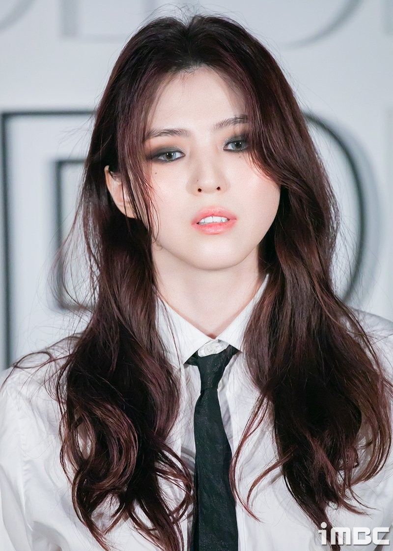Han So Hee trực tiếp đáp trả fan giữa drama tình ái: "Tôi chấp nhận hình tượng sụp đổ"- Ảnh 2. Han So Hee trực tiếp đáp trả fan giữa drama tình ái: "Tôi chấp nhận hình tượng sụp đổ"- Ảnh 2.