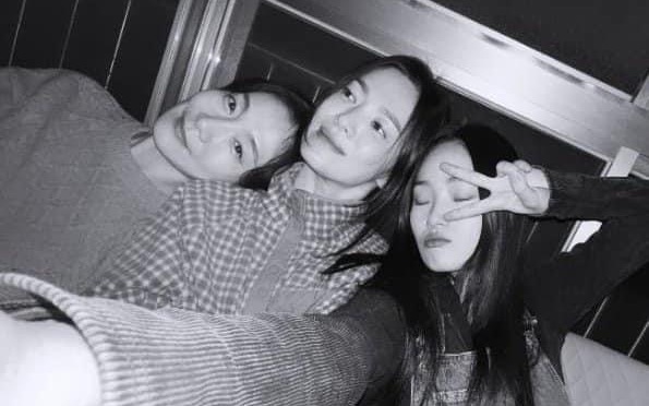 Song Hye Kyo vui vẻ tụ tập bạn bè sau khi bị réo tên giữa ồn ào 
