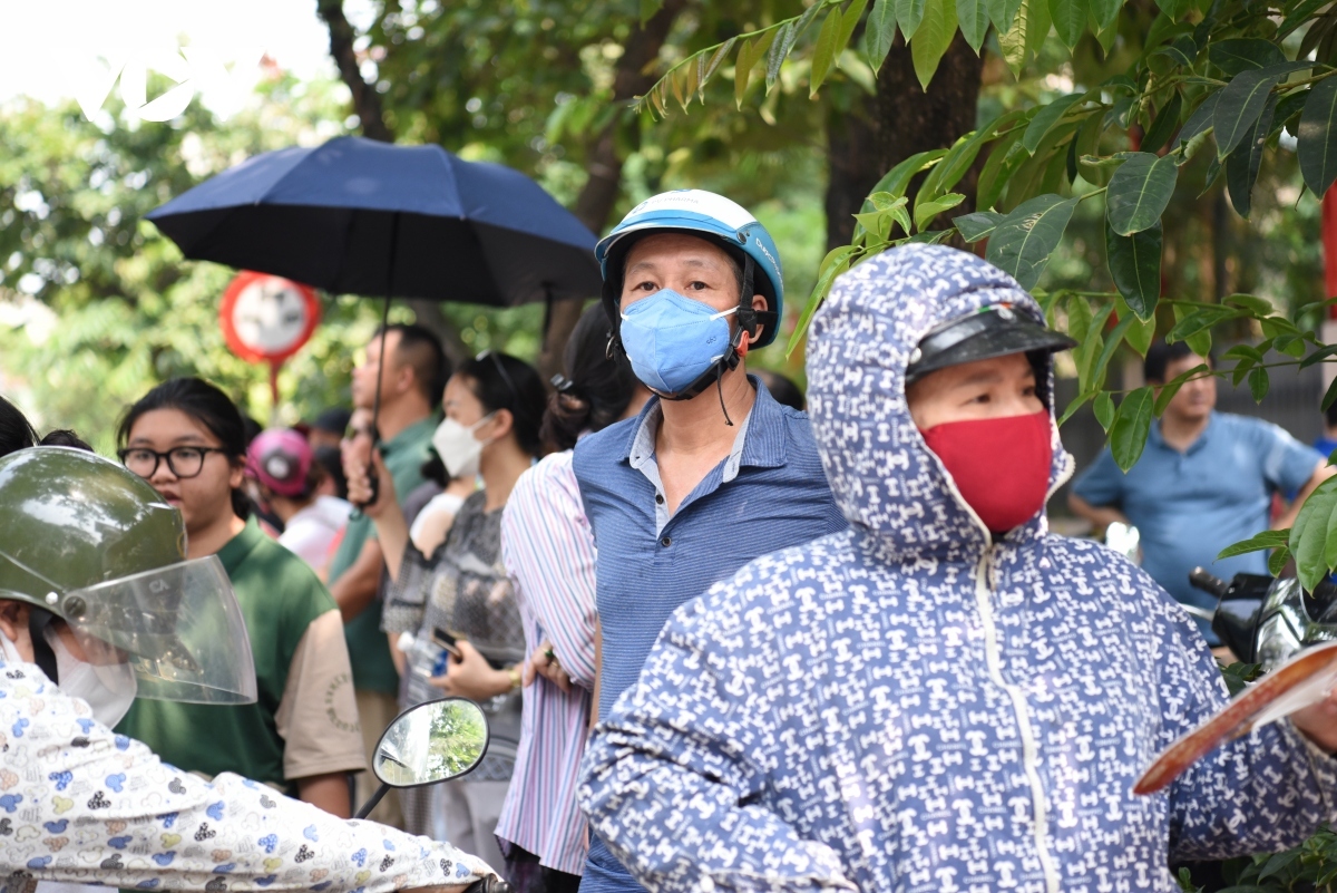 Kỳ thi tuyển sinh vào 10 ở Hà Nội ngày càng &quot;nóng&quot;, thầy giáo hiến kế &quot;hạ nhiệt&quot; - Ảnh 1.