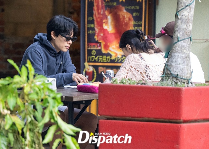 HOT: Dispatch công bố hình ảnh hẹn hò của Han So Hee và Ryu Jun Yeol ở Hawaii - Ảnh 5.