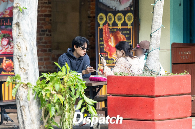 HOT: Dispatch công bố hình ảnh hẹn hò của Han So Hee và Ryu Jun Yeol ở Hawaii - Ảnh 4.