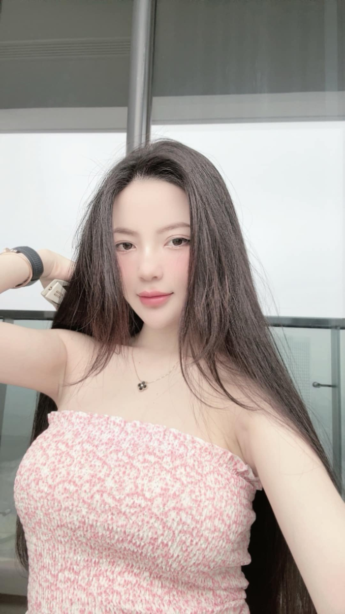 Chu Thanh Huyền &quot;xả vai&quot; hot girl gợi cảm, ở nhà Quang Hải mang đúng dáng dấp nàng dâu hiền - Ảnh 3.