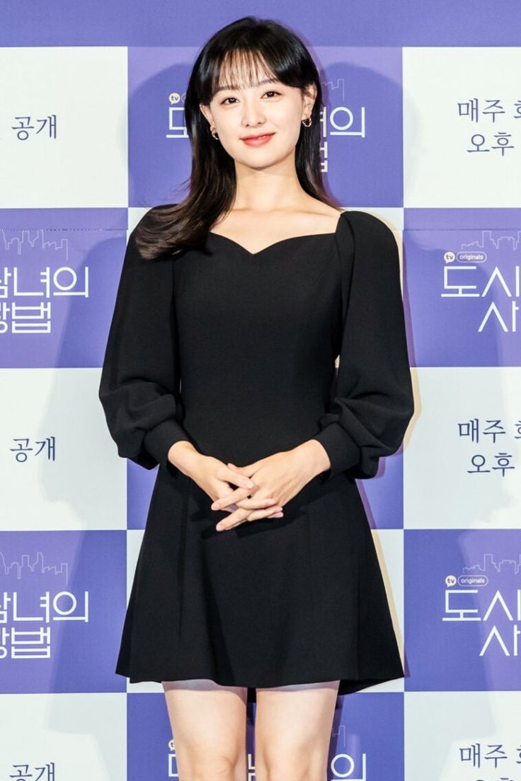Kim Ji Won xinh đẹp lộng lẫy nhưng chỉ thích diện đồ tối giản - Ảnh 4.