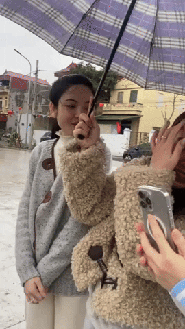 Chu Thanh Huyền "xả vai" hot girl gợi cảm, ở nhà Quang Hải mang đúng dáng dấp nàng dâu hiền - Ảnh 1. Chu Thanh Huyền "xả vai" hot girl gợi cảm, ở nhà Quang Hải mang đúng dáng dấp nàng dâu hiền - Ảnh 1.