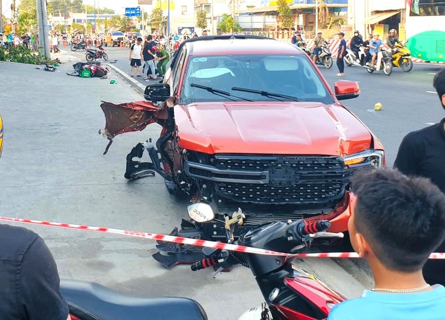Hé lộ nguyên nhân vụ ô tô bán tải ‘lùa’ hàng loạt xe máy khiến 5 người thương vong - Ảnh 1.
