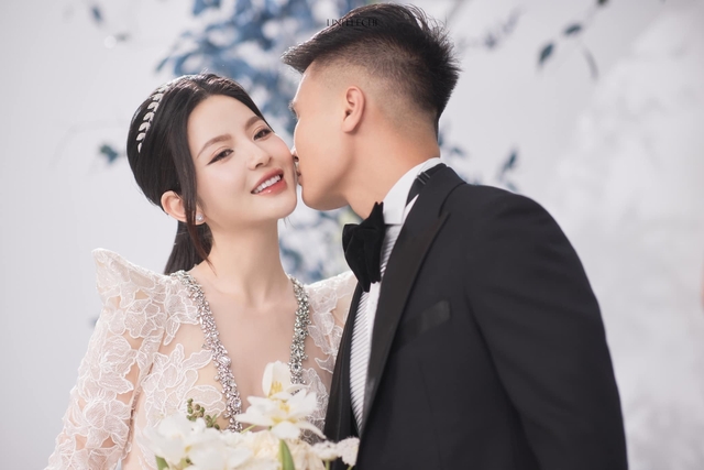 Xả loạt ảnh cưới nét căng của Quang Hải - Chu Thanh Huyền, cô dâu chơi lớn diện đến 7 bộ váy cưới? - Ảnh 11.