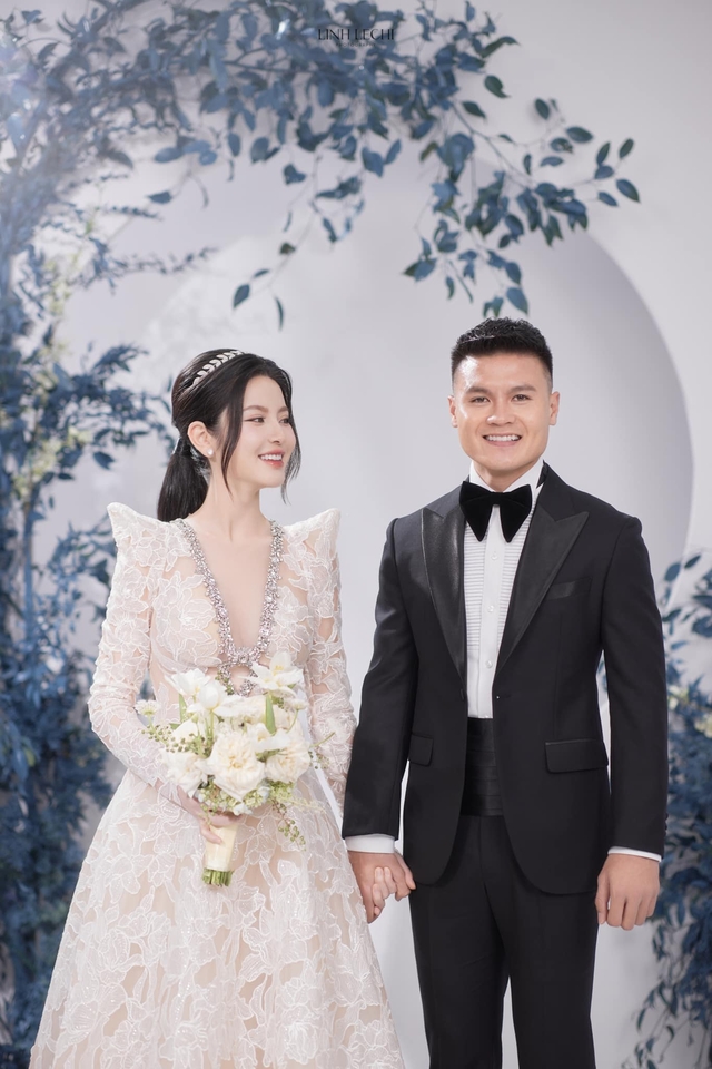 Xả loạt ảnh cưới nét căng của Quang Hải - Chu Thanh Huyền, cô dâu chơi lớn diện đến 7 bộ váy cưới? - Ảnh 7.