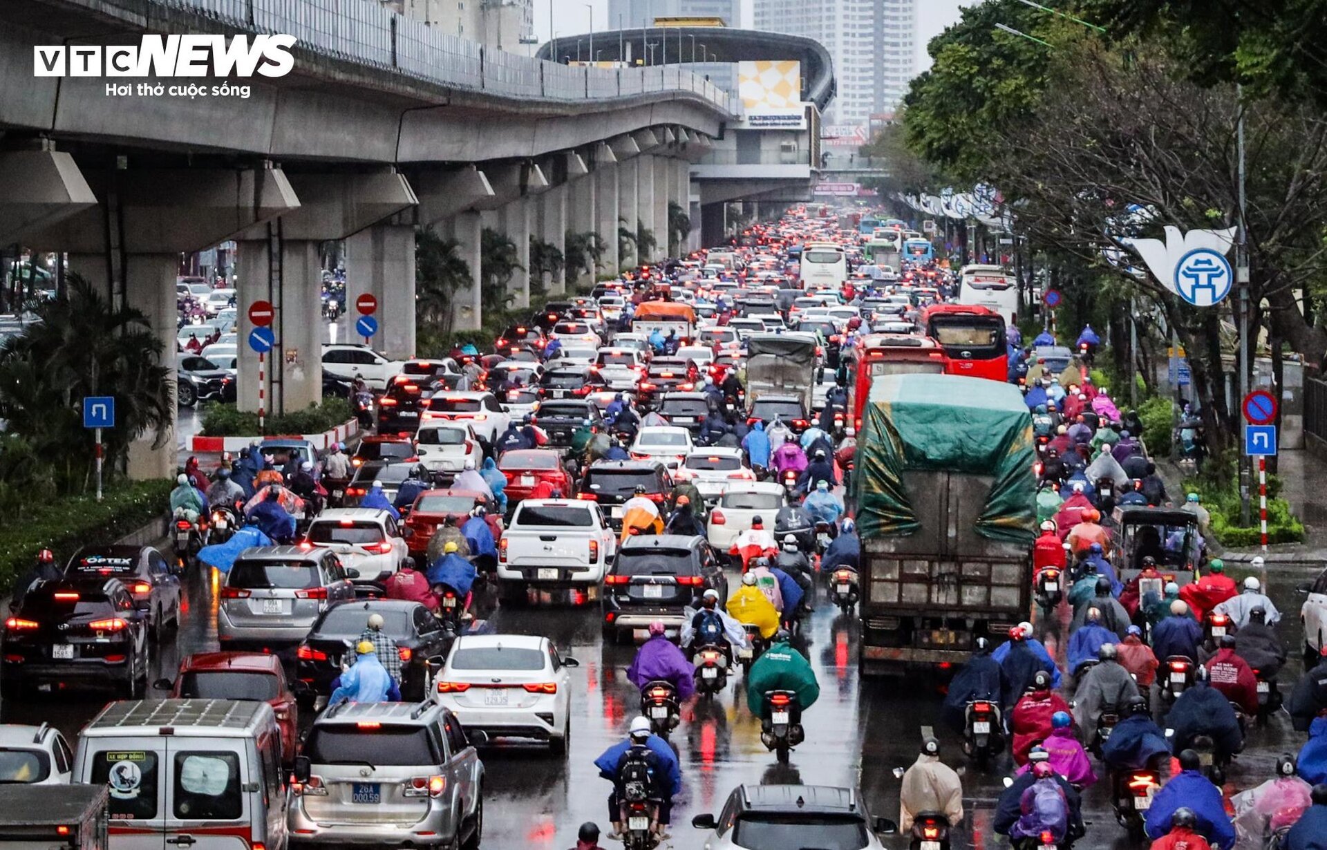 S&aacute;ng nay, cả th&agrave;nh phố đi l&agrave;m muộn - Ảnh 9.