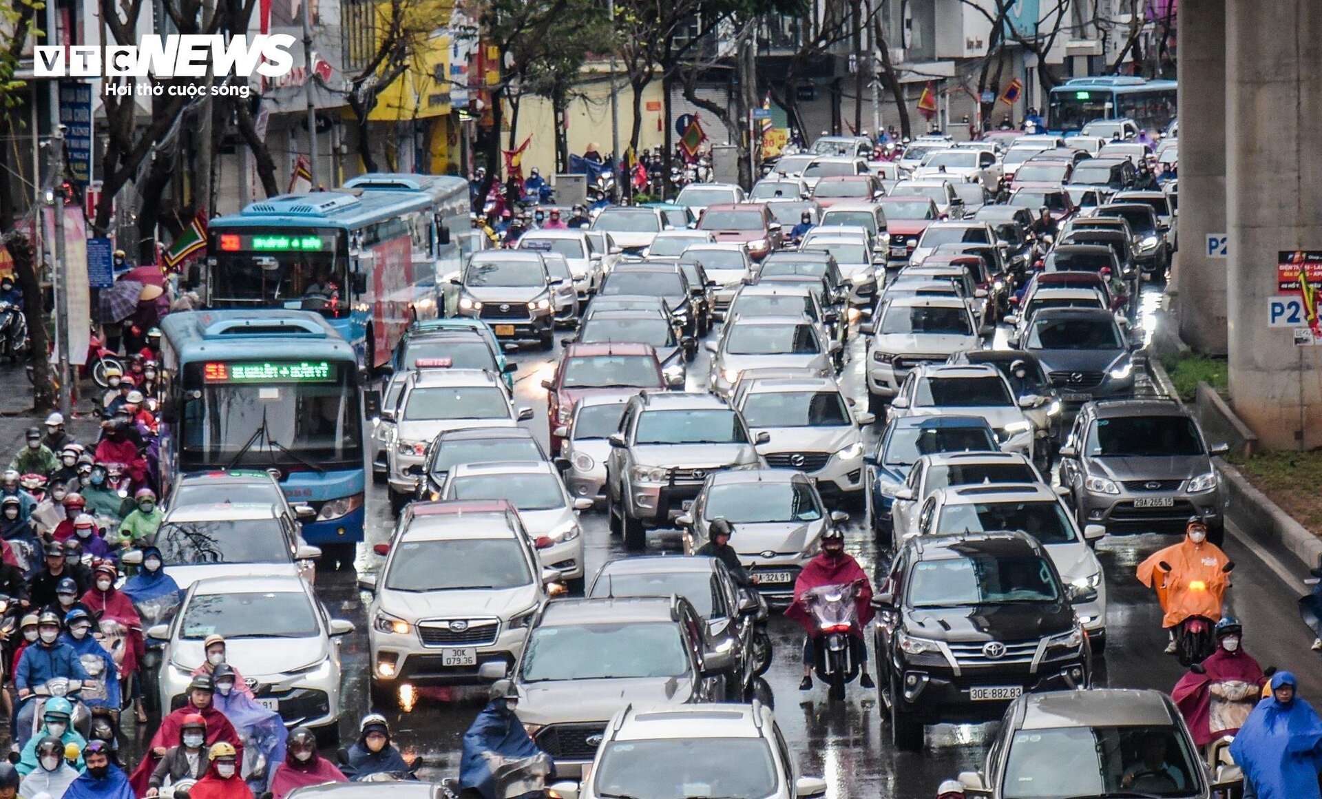 S&aacute;ng nay, cả th&agrave;nh phố đi l&agrave;m muộn - Ảnh 3.