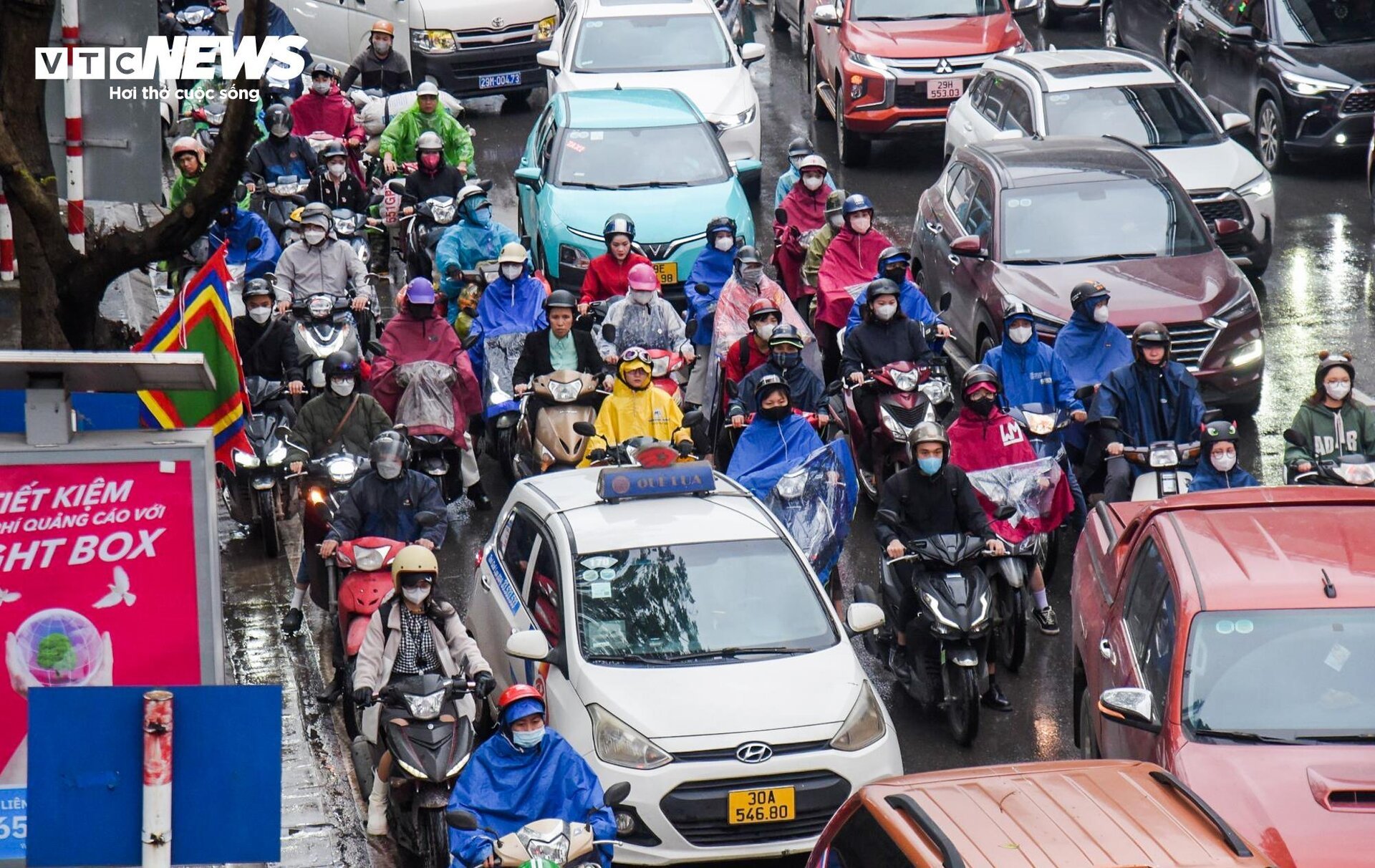 S&aacute;ng nay, cả th&agrave;nh phố đi l&agrave;m muộn - Ảnh 10.