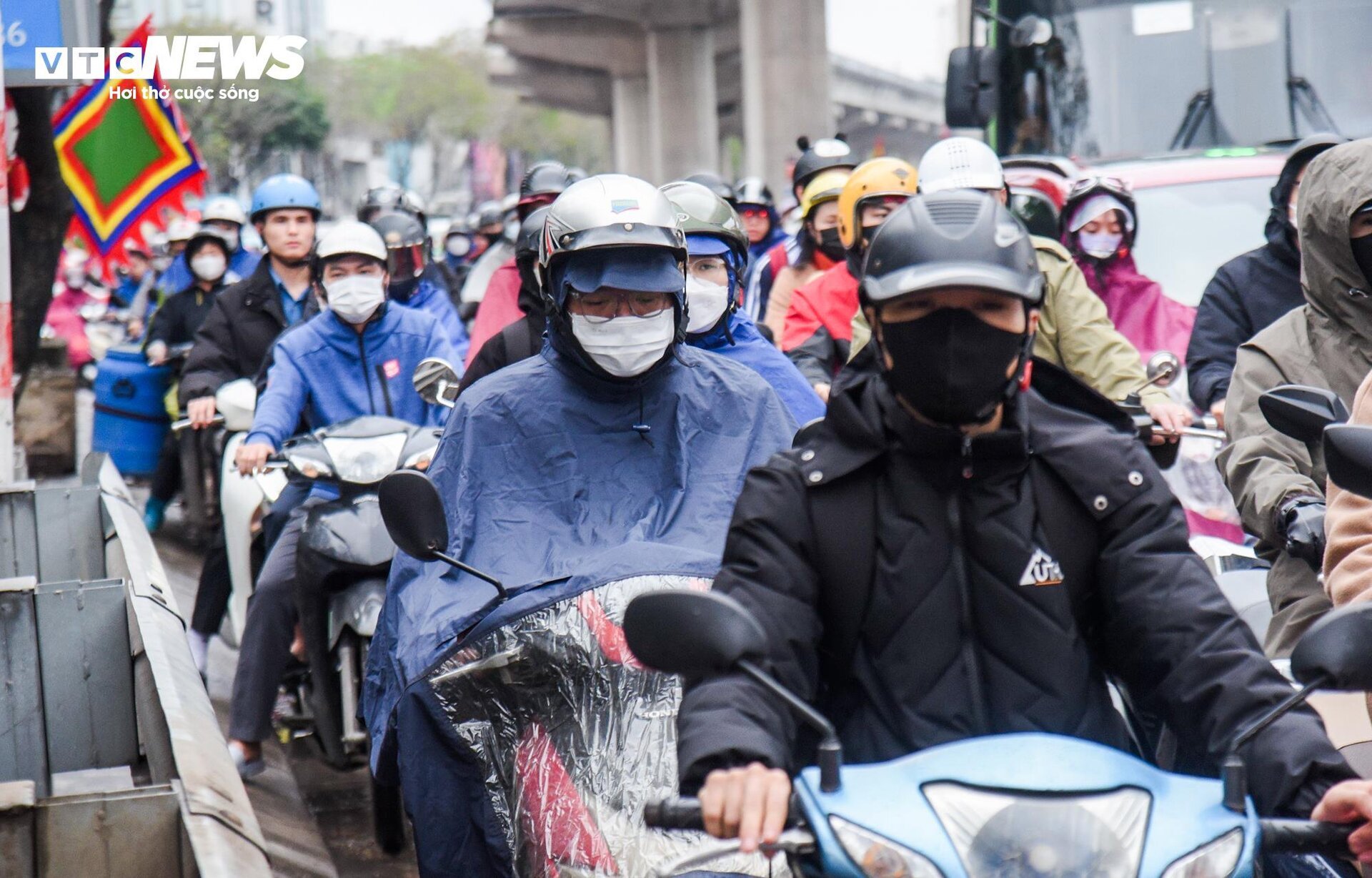 S&aacute;ng nay, cả th&agrave;nh phố đi l&agrave;m muộn - Ảnh 6.