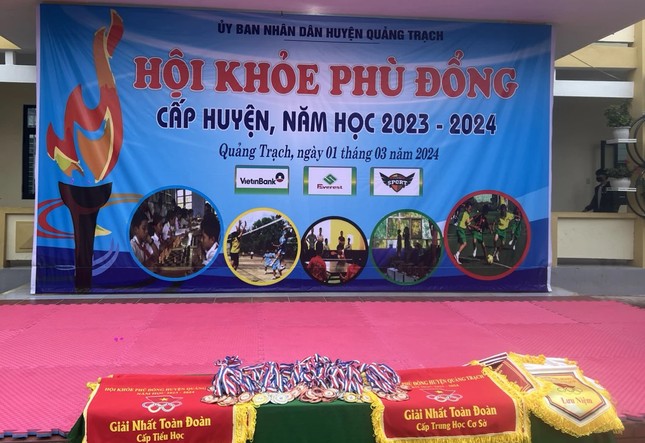 Một học sinh tử vong khi thi chạy tại Hội khoẻ Phù Đổng - Ảnh 1. Một học sinh tử vong khi thi chạy tại Hội khoẻ Phù Đổng - Ảnh 1.