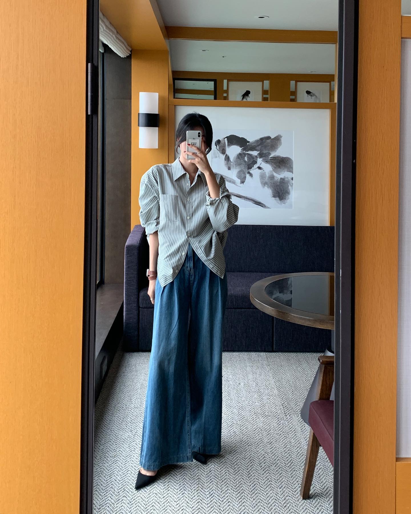 Tham khảo 10 công thức diện quần jeans theo phong cách tối giản để ghi điểm tinh tế - Ảnh 10. Tham khảo 10 công thức diện quần jeans theo phong cách tối giản để ghi điểm tinh tế - Ảnh 10.