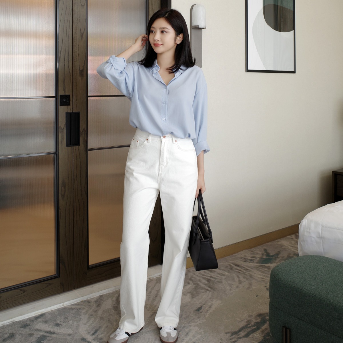 Tham khảo 10 công thức diện quần jeans theo phong cách tối giản để ghi điểm tinh tế - Ảnh 9. Tham khảo 10 công thức diện quần jeans theo phong cách tối giản để ghi điểm tinh tế - Ảnh 9.