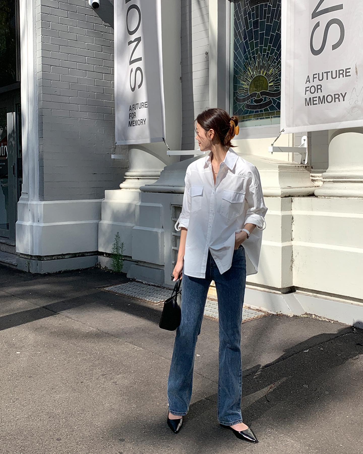 Tham khảo 10 công thức diện quần jeans theo phong cách tối giản để ghi điểm tinh tế - Ảnh 4. Tham khảo 10 công thức diện quần jeans theo phong cách tối giản để ghi điểm tinh tế - Ảnh 4.