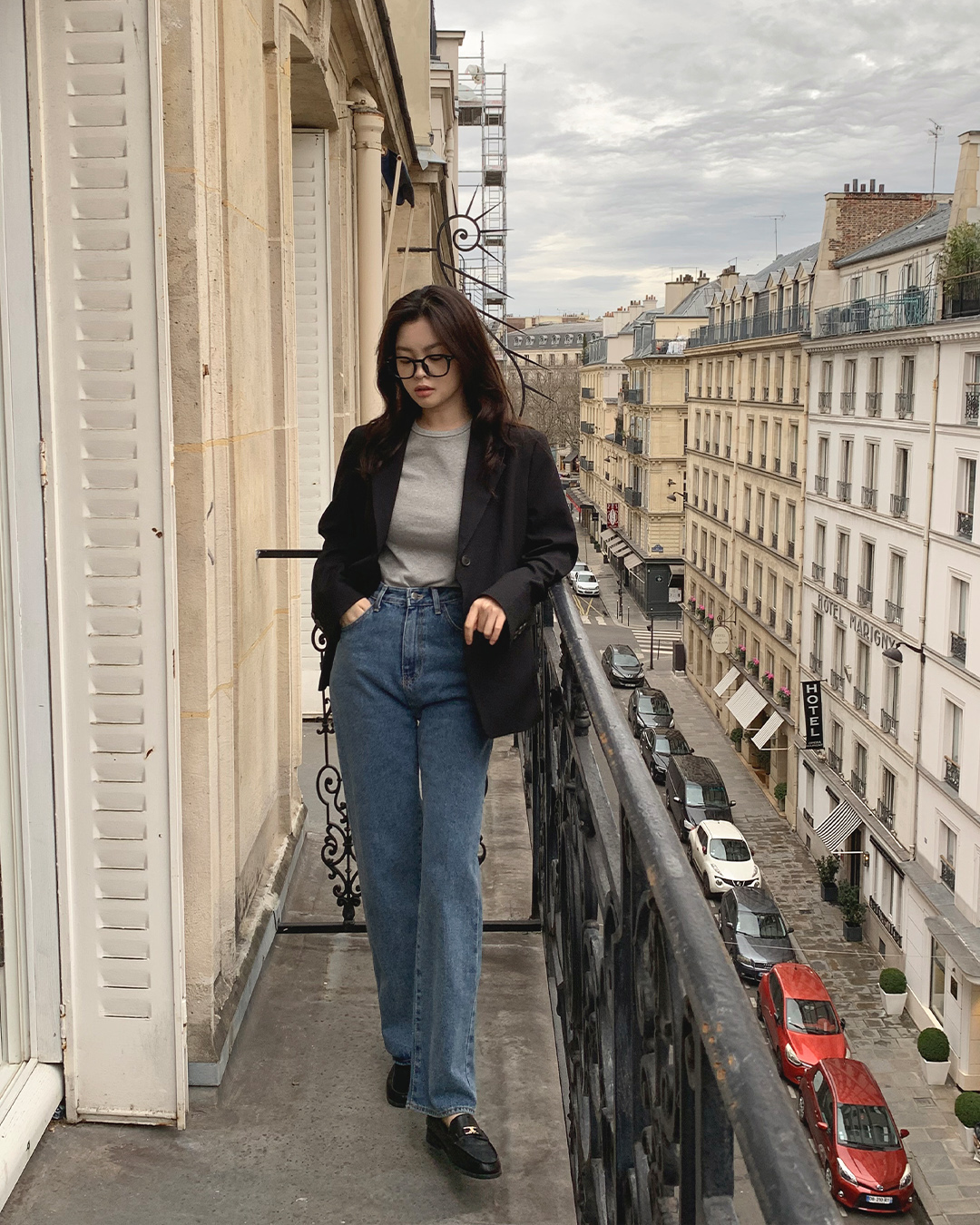 Tham khảo 10 công thức diện quần jeans theo phong cách tối giản để ghi điểm tinh tế - Ảnh 3. Tham khảo 10 công thức diện quần jeans theo phong cách tối giản để ghi điểm tinh tế - Ảnh 3.