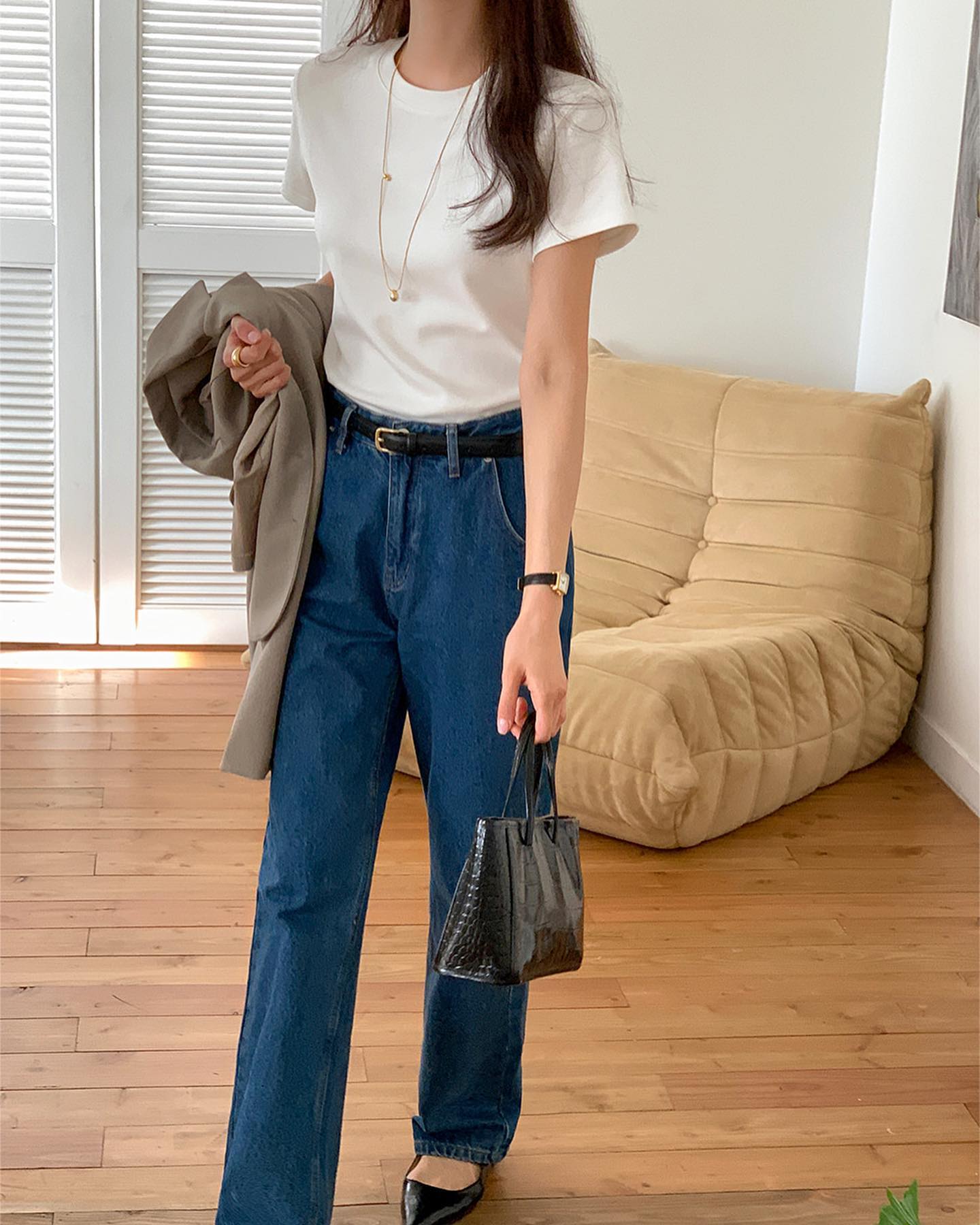Tham khảo 10 công thức diện quần jeans theo phong cách tối giản để ghi điểm tinh tế - Ảnh 1. Tham khảo 10 công thức diện quần jeans theo phong cách tối giản để ghi điểm tinh tế - Ảnh 1.