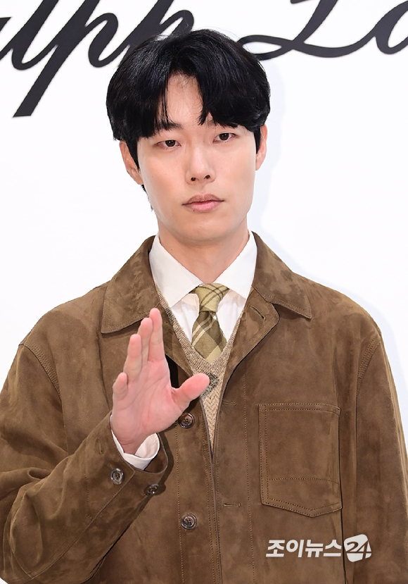 Liên hoan phốt của Ryu Jun Yeol: Từ lạm quyền, tham gia diễn đoàn cực đoan đến &quot;đạo đức giả&quot;, bạo lực lạnh Hyeri!- Ảnh 1.