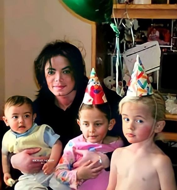 Bi kịch của 3 đứa trẻ nhà Michael Jackson: Con trai cả mắc bệnh, con gái tự tử vì bị cưỡng hiếp, con trai út bị bắt nạt - Ảnh 1.