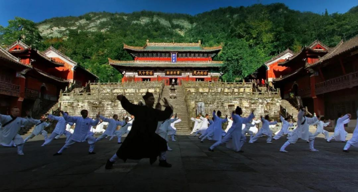 Chùa cổ núi Võ Đang - 'Thánh địa kungfu huyền bí' trong phim Karate Kid - Ảnh 2.