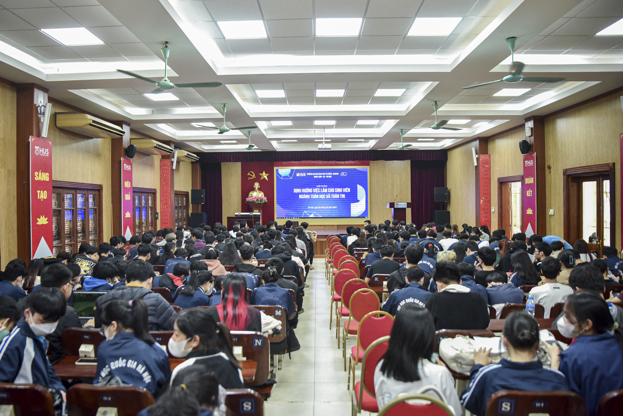 Trường ĐH có hội trường trăm tuổi đẹp như cung điện, cho học sinh THPT học tiền đại học, giảm xác suất chọn nhầm nghề - Ảnh 8.