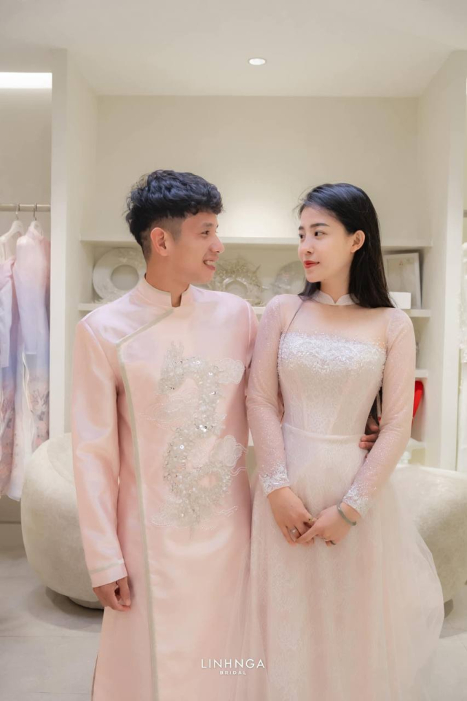 Hot: Cầu thủ Nguyễn Phong Hồng Duy âm thầm chuẩn bị đám cưới với bạn gái hot girl, phản ứng của fan nữ chỉ một từ &quot;sốc&quot; - Ảnh 1.