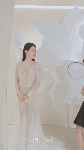 Cầu thủ Hồng Duy tình tứ bên ái nữ Tổng giám đốc công ty cao su, si mê ngắm nhìn nửa kia diện váy cô dâu trước đám cưới - Ảnh 8.