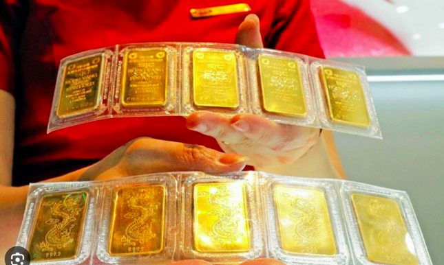 Giá vàng liên tiếp giảm, người mua lỗ hơn 4 triệu đồng/lượng - Ảnh 1.