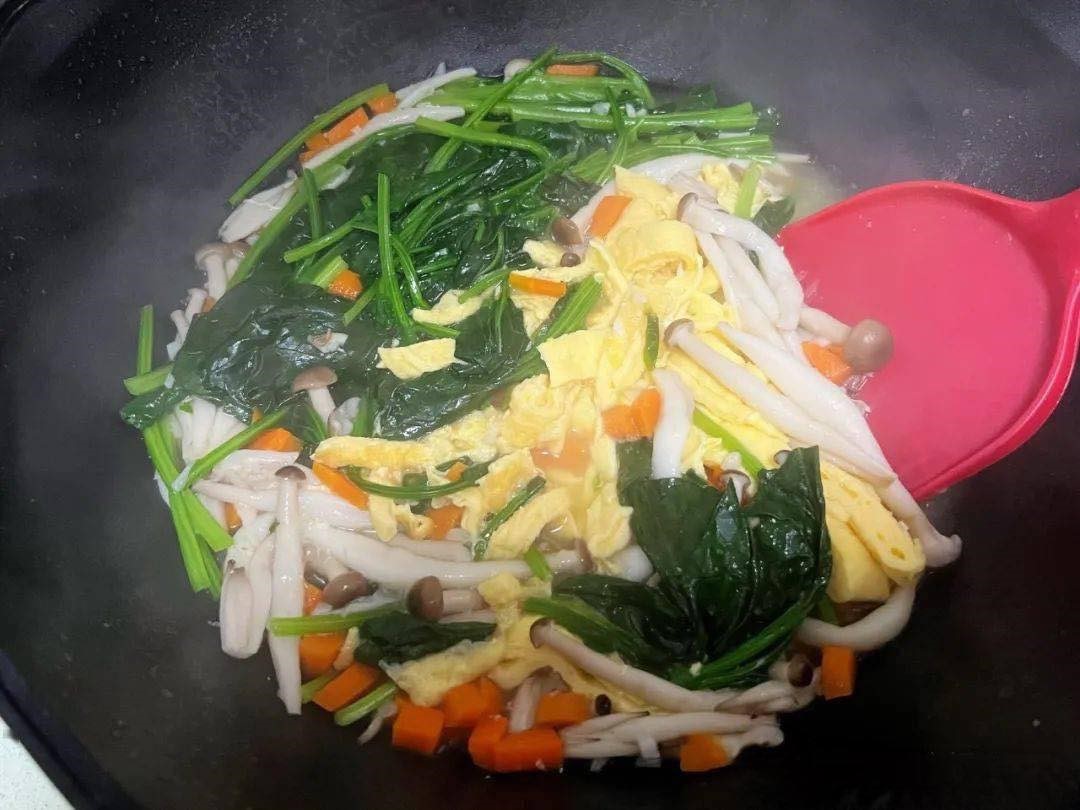 Nấu món canh từ loại rau tươi mát, rẻ tiền vào mùa xuân, ăn vừa ngon, bổ dưỡng lại thanh mát - Ảnh 6. Nấu món canh từ loại rau tươi mát, rẻ tiền vào mùa xuân, ăn vừa ngon, bổ dưỡng lại thanh mát - Ảnh 6.