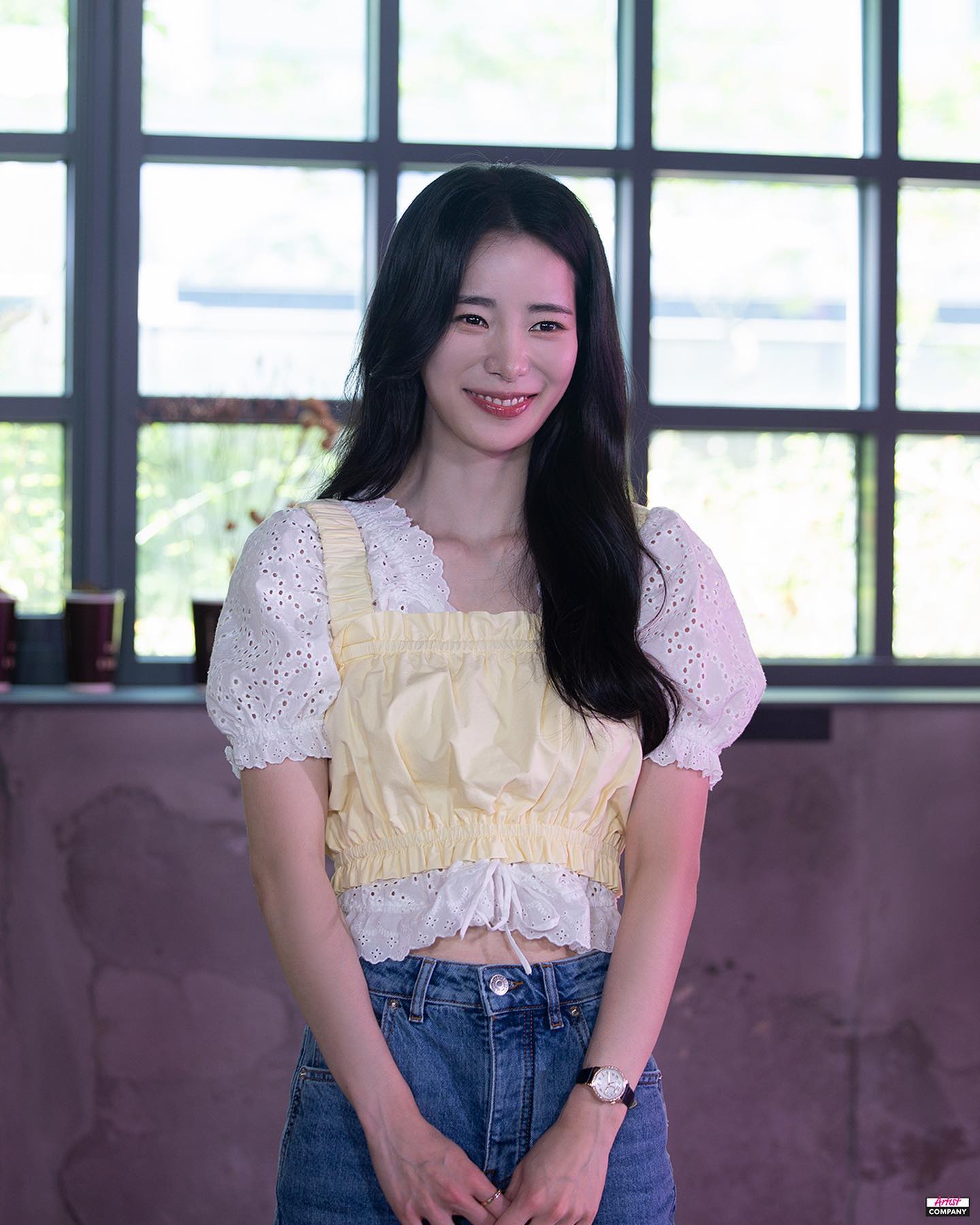 Lim Ji Yeon gợi ý 10 cách mặc quần jeans nổi bật, tôn dáng cho phụ nữ U40 - Ảnh 4.