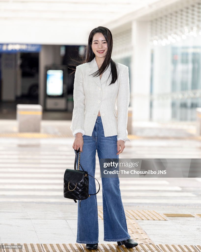 Lim Ji Yeon gợi ý 10 cách mặc quần jeans nổi bật, tôn dáng cho phụ nữ U40 - Ảnh 2.